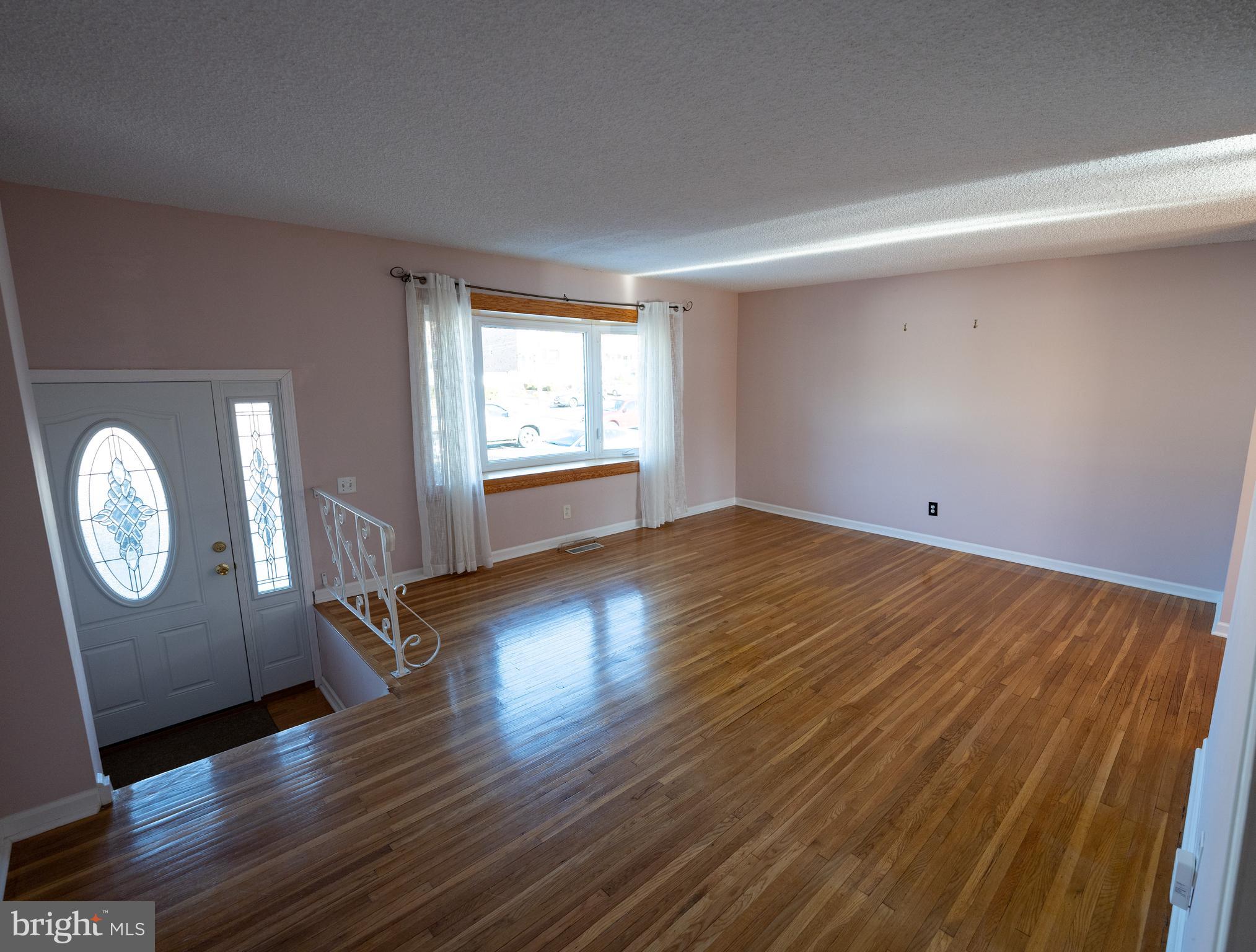 12509 Calpine Road Philadelphia, PA 19154 - Photo 2 of 30 1st Floor Family Room