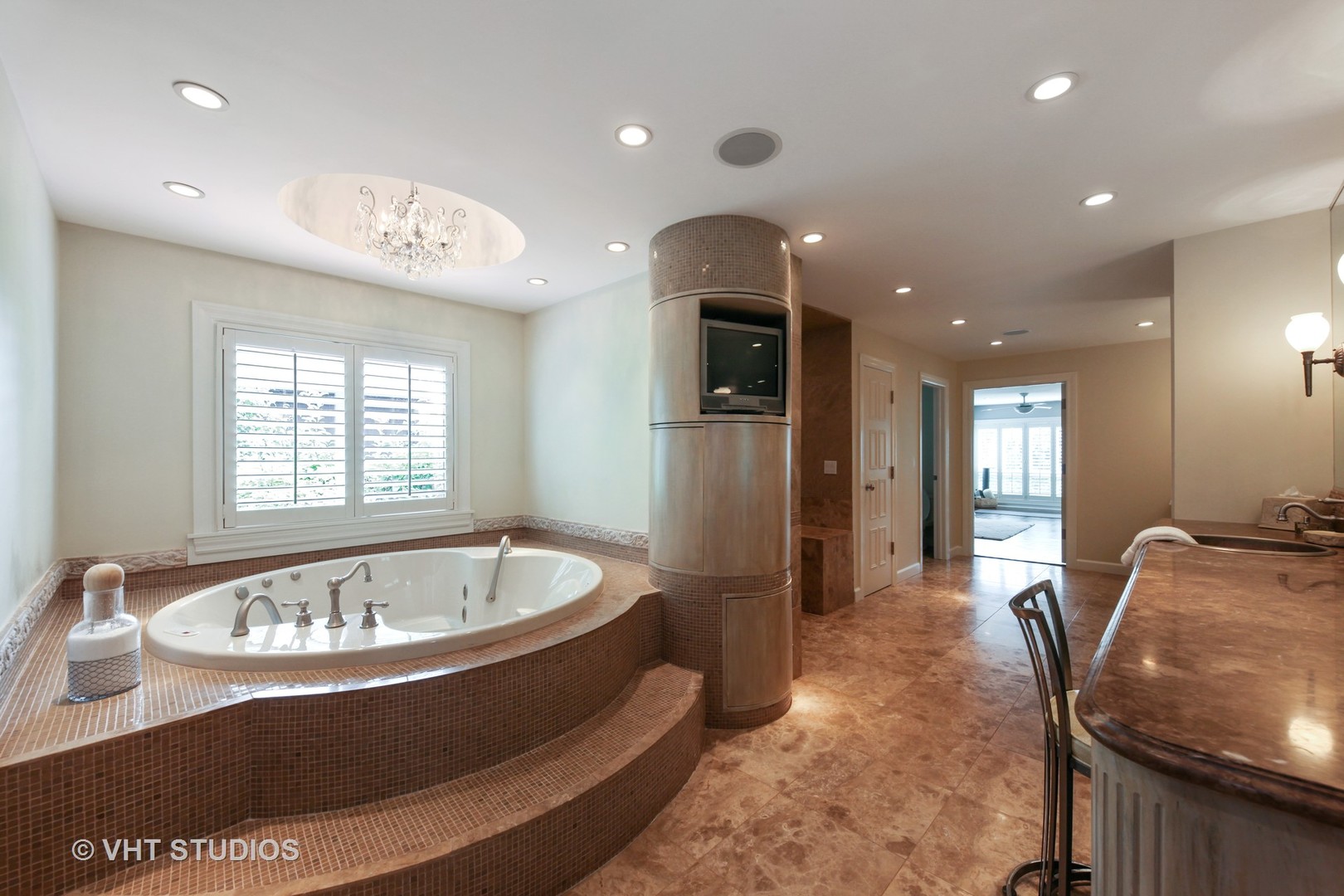 1536 Voltz Road Northbrook, IL 60062 - Photo 20 of 50 a living room with furniture and a table