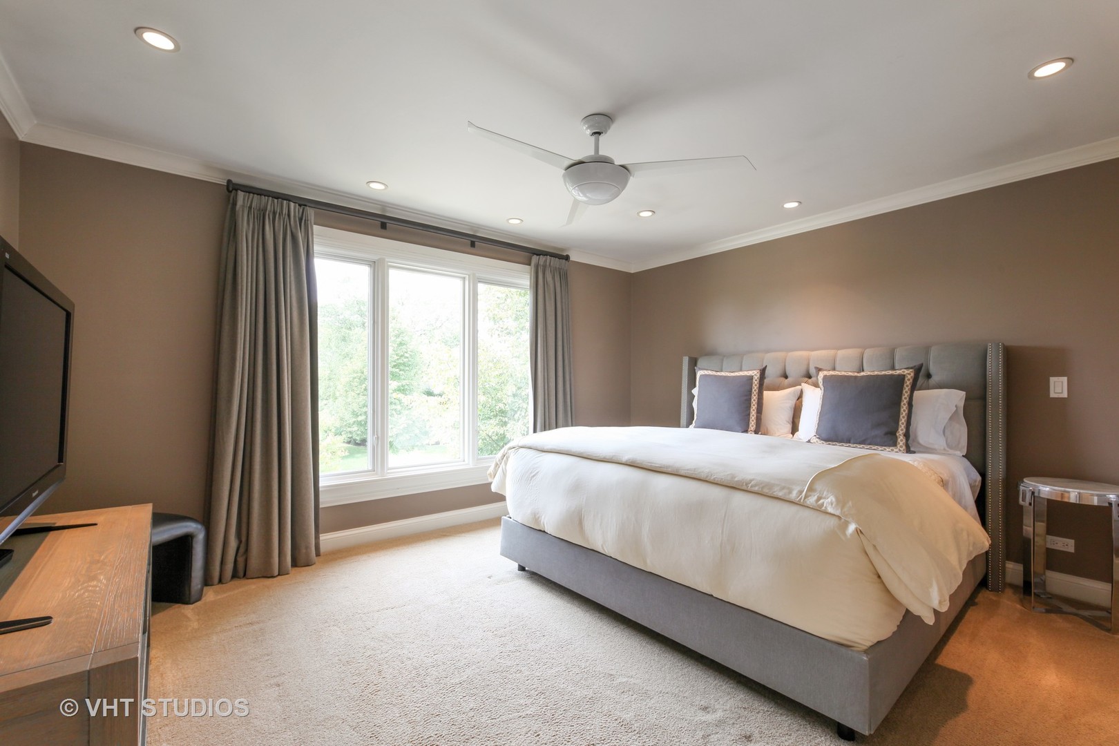 1536 Voltz Road Northbrook, IL 60062 - Photo 25 of 50 a spacious bedroom with a bed and large windows