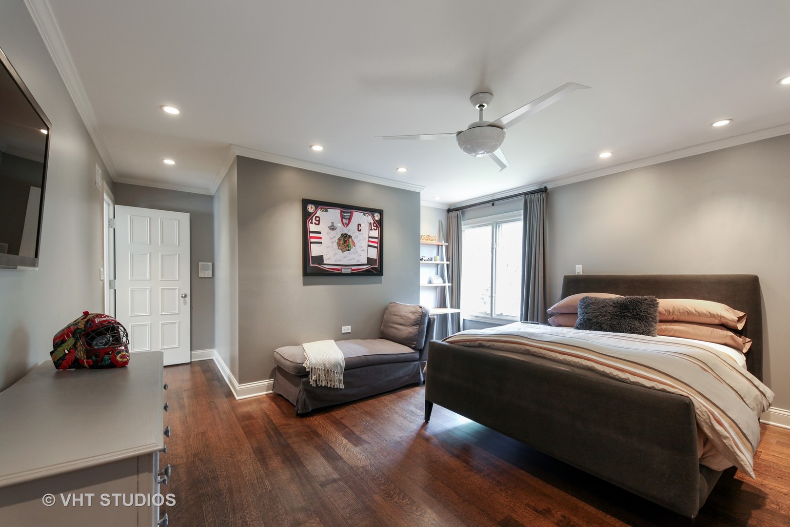 1536 Voltz Road Northbrook, IL 60062 - Photo 28 of 50 a bedroom with a bed and a couch