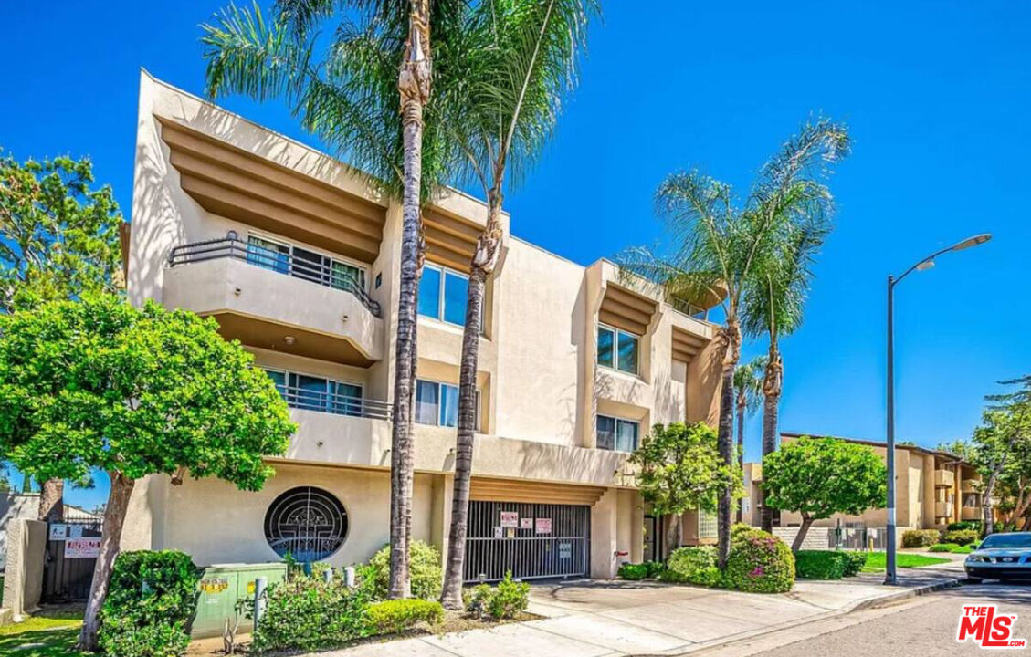 15455 Sherman Way, Unit 9 Van Nuys, CA 91406 - Photo 1 of 24