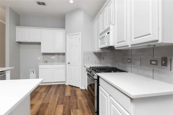 $2,550 | 6513 Redwood Lane, The Colony, TX 75056