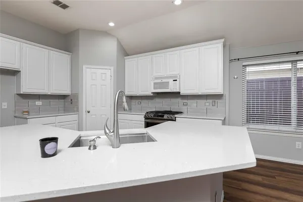 $2,550 | 6513 Redwood Lane, The Colony, TX 75056