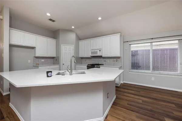 $2,550 | 6513 Redwood Lane, The Colony, TX 75056