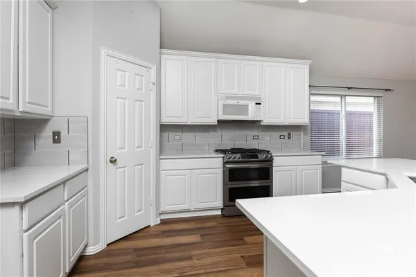 $2,550 | 6513 Redwood Lane, The Colony, TX 75056