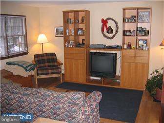 14 Blue Ridge Road Titusville, NJ 08560 - Photo 3 of 3 Living Room
