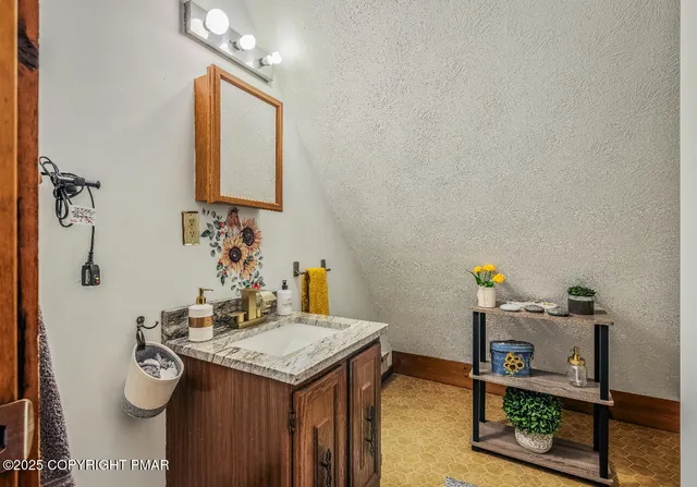 $1,985 | 1037 Porter Drive, Bushkill, PA 18324