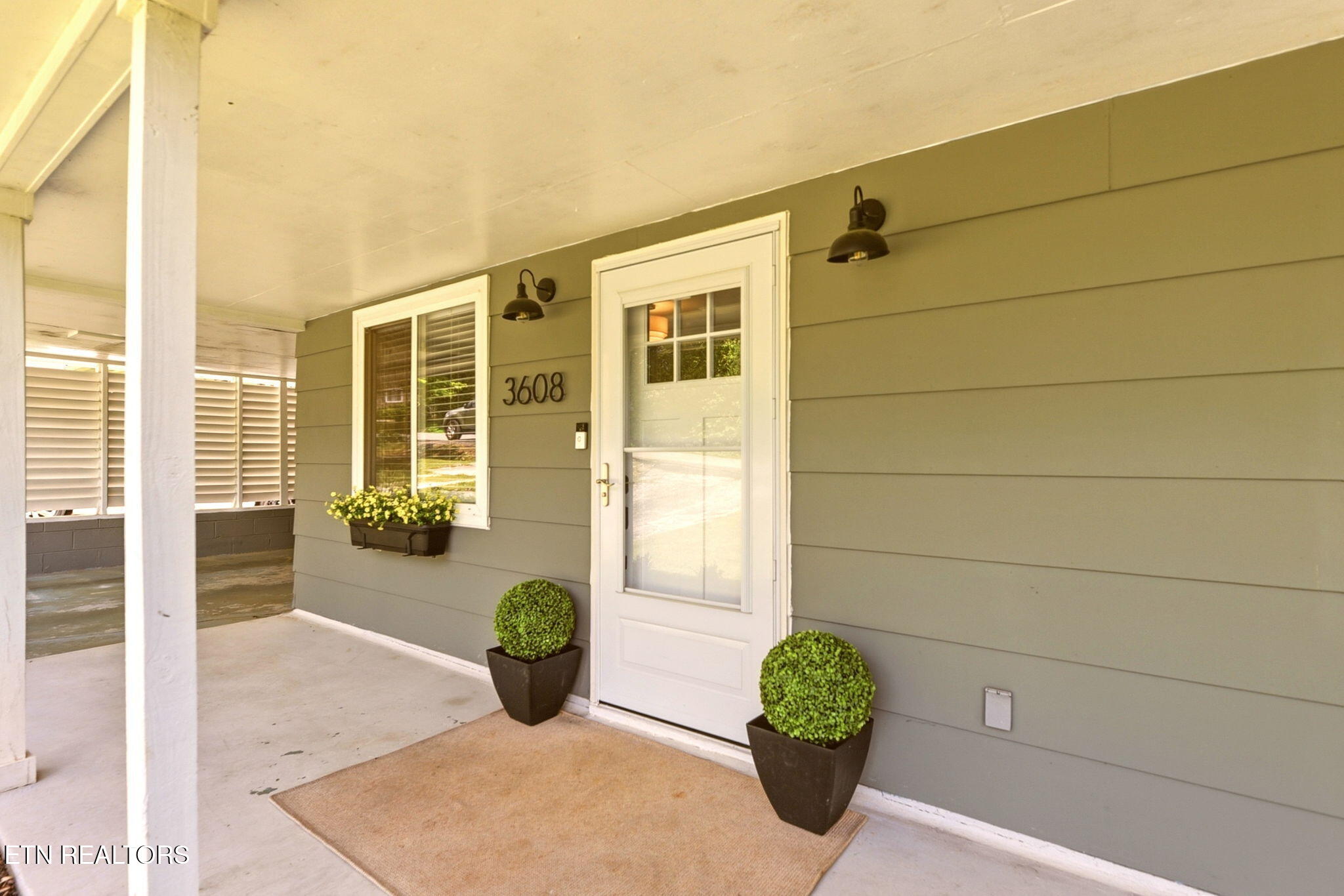 3608 Decatur Drive Knoxville, TN 37920 - Photo 4 of 33 4-web-or-mls-DSC_5883