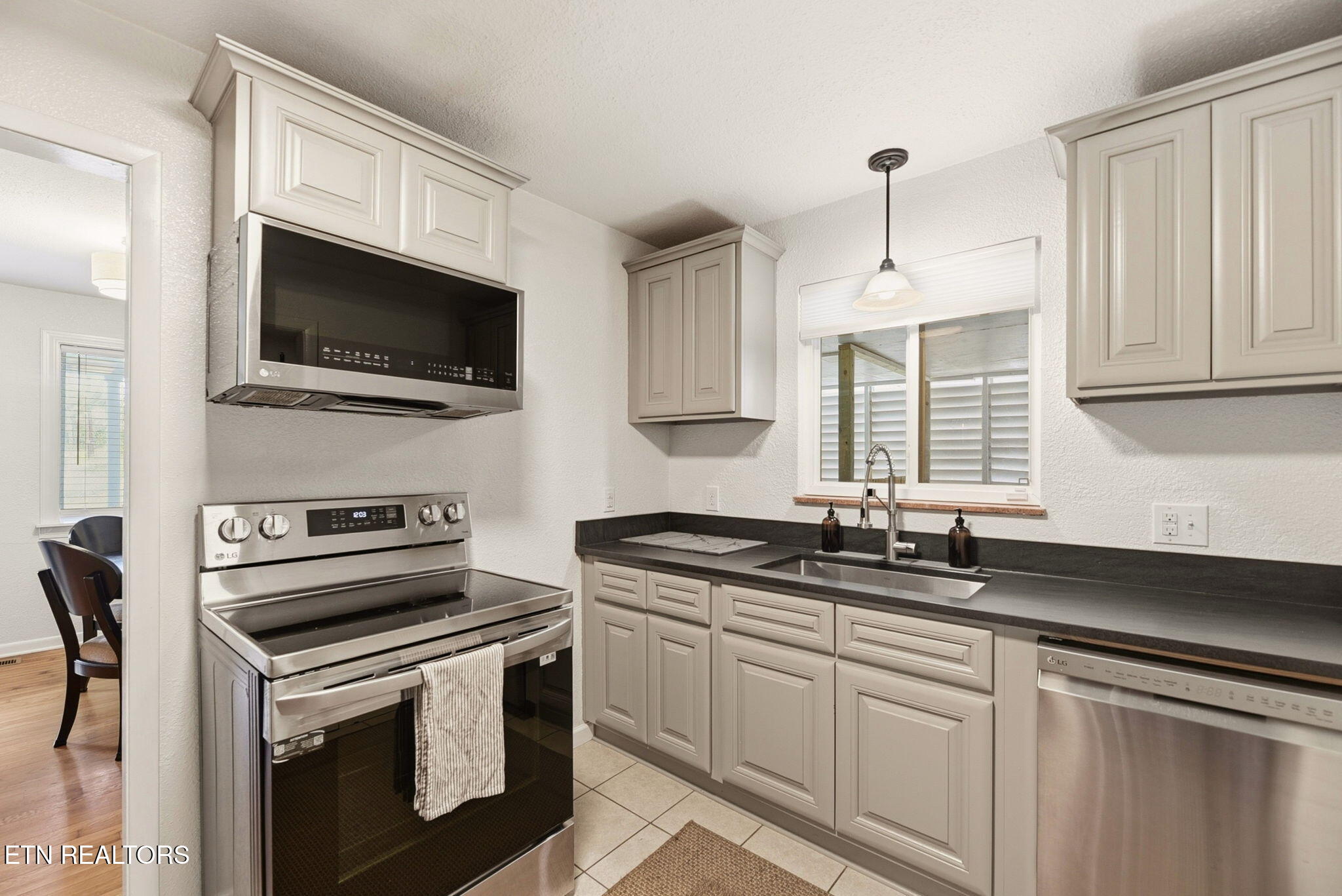 3608 Decatur Drive Knoxville, TN 37920 - Photo 10 of 33 10-web-or-mls-DSC_5784