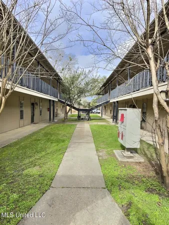 $995 | 318 Porter Avenue, Unit 201, Ocean Springs, MS 39564