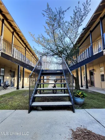 $995 | 318 Porter Avenue, Unit 201, Ocean Springs, MS 39564