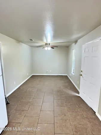 $995 | 318 Porter Avenue, Unit 201, Ocean Springs, MS 39564