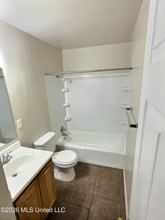 $995 | 318 Porter Avenue, Unit 201, Ocean Springs, MS 39564