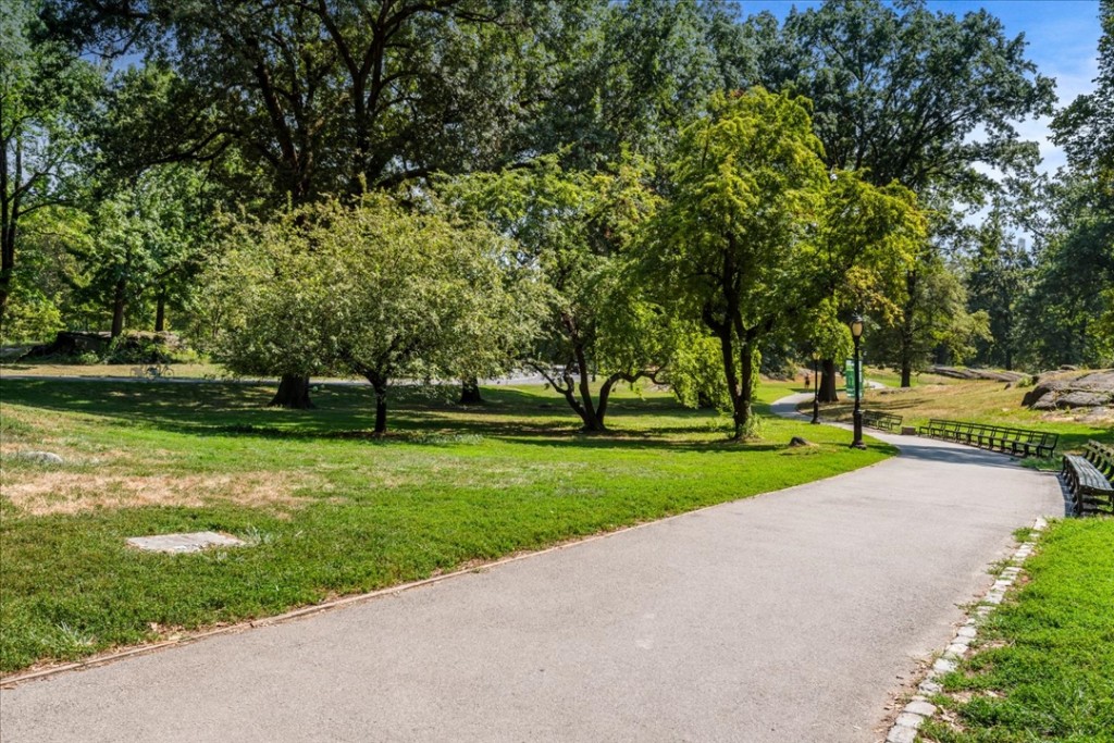 12 West 96th Street, Unit 2D Manhattan, NY 10025 - Photo 4 of 18 Photo 4