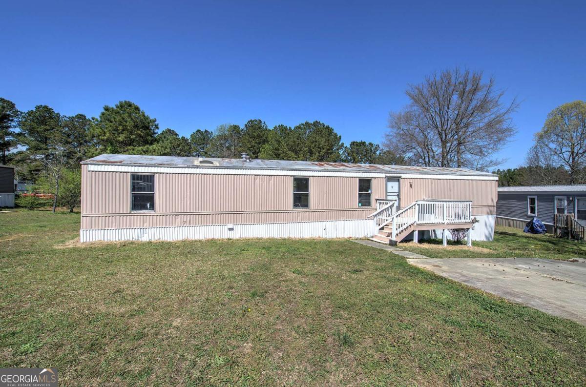 14 High Bluff Road Northeast Rome, GA 30165 - Photo 2 of 29 front view of a house with a yard