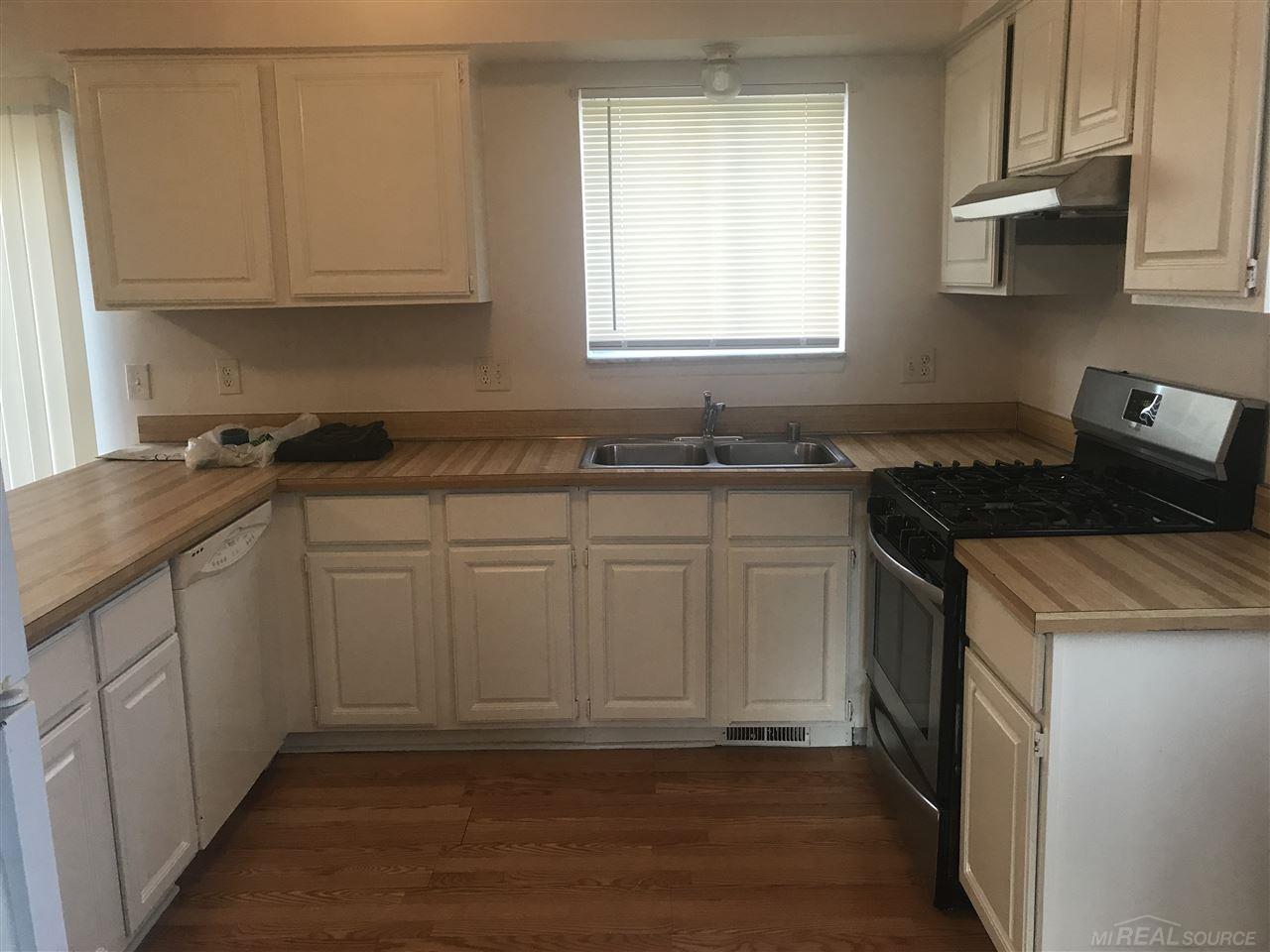 31697 Ryan Road Warren, MI 48092 - Photo 7 of 16