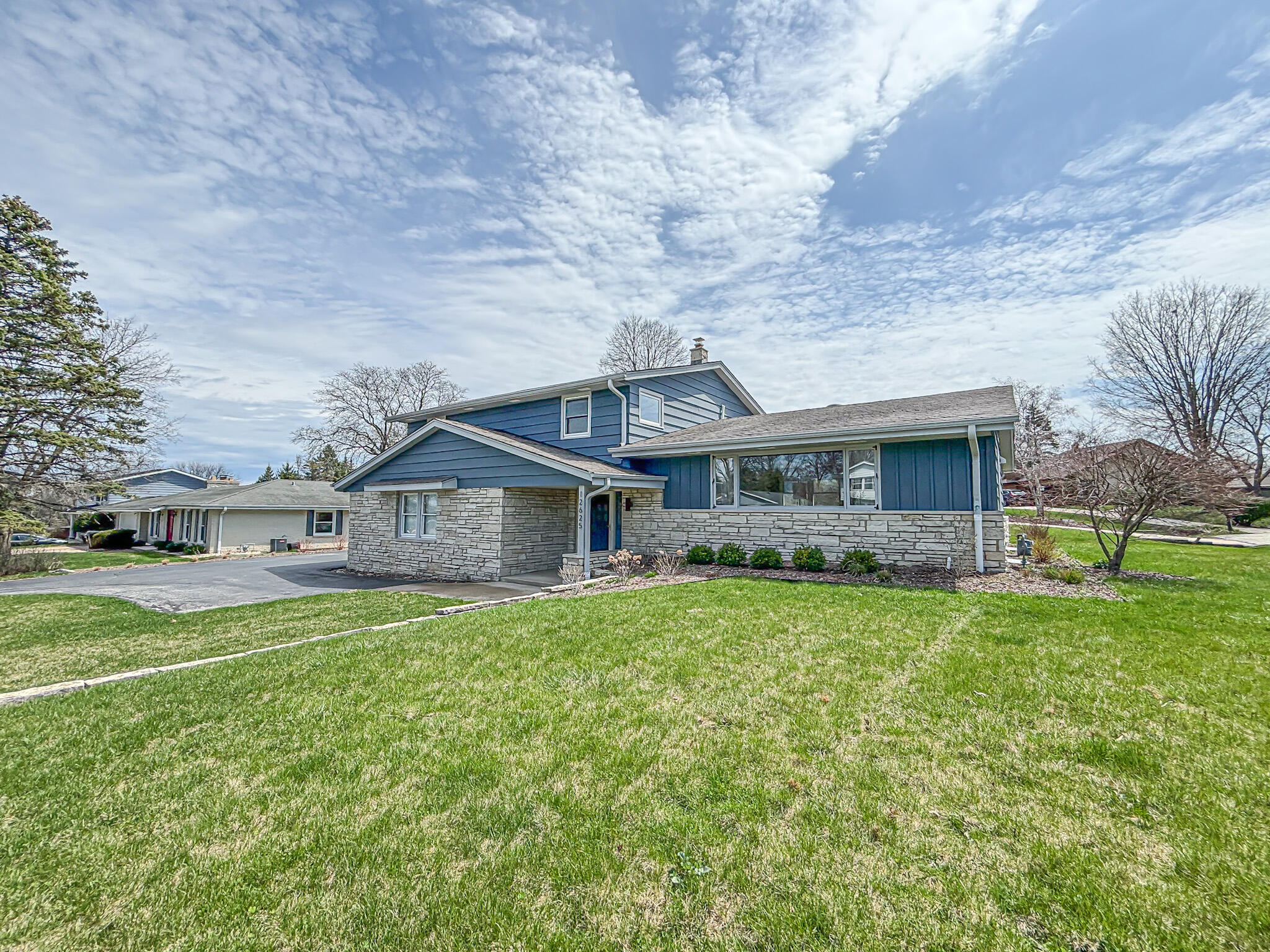 12625 West Eden Trail New Berlin, WI 53151 - Photo 1 of 39 Exterior