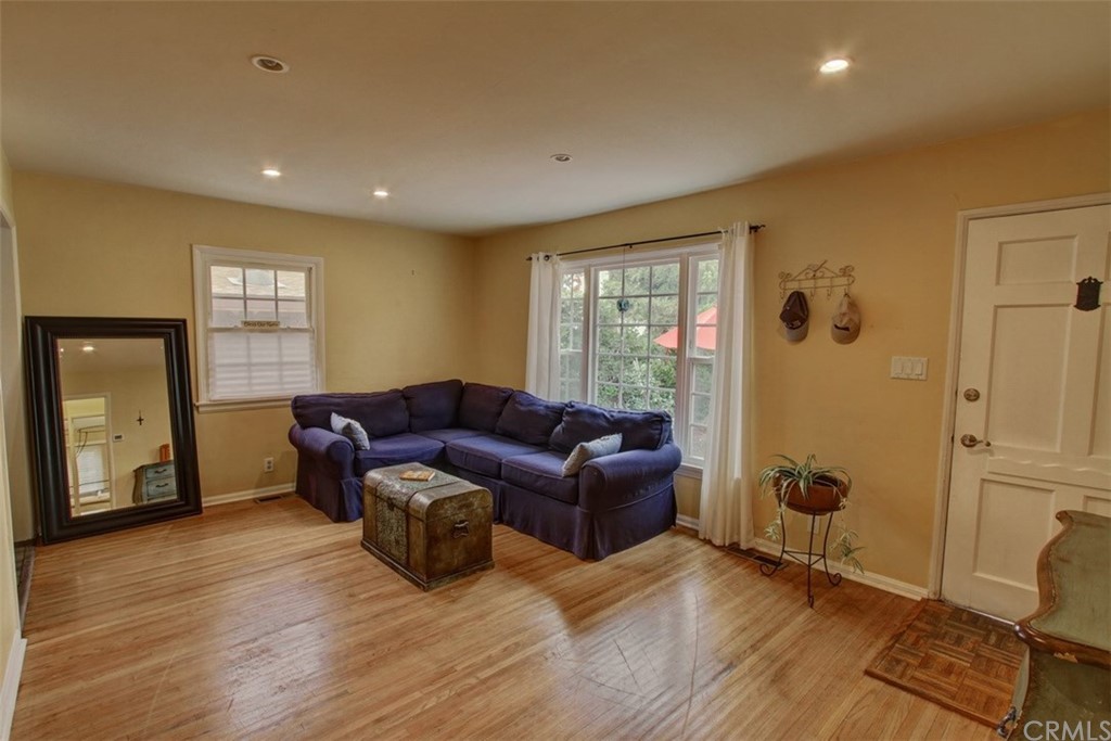 282 Grand Avenue Monrovia, CA 91016 - Photo 6 of 26