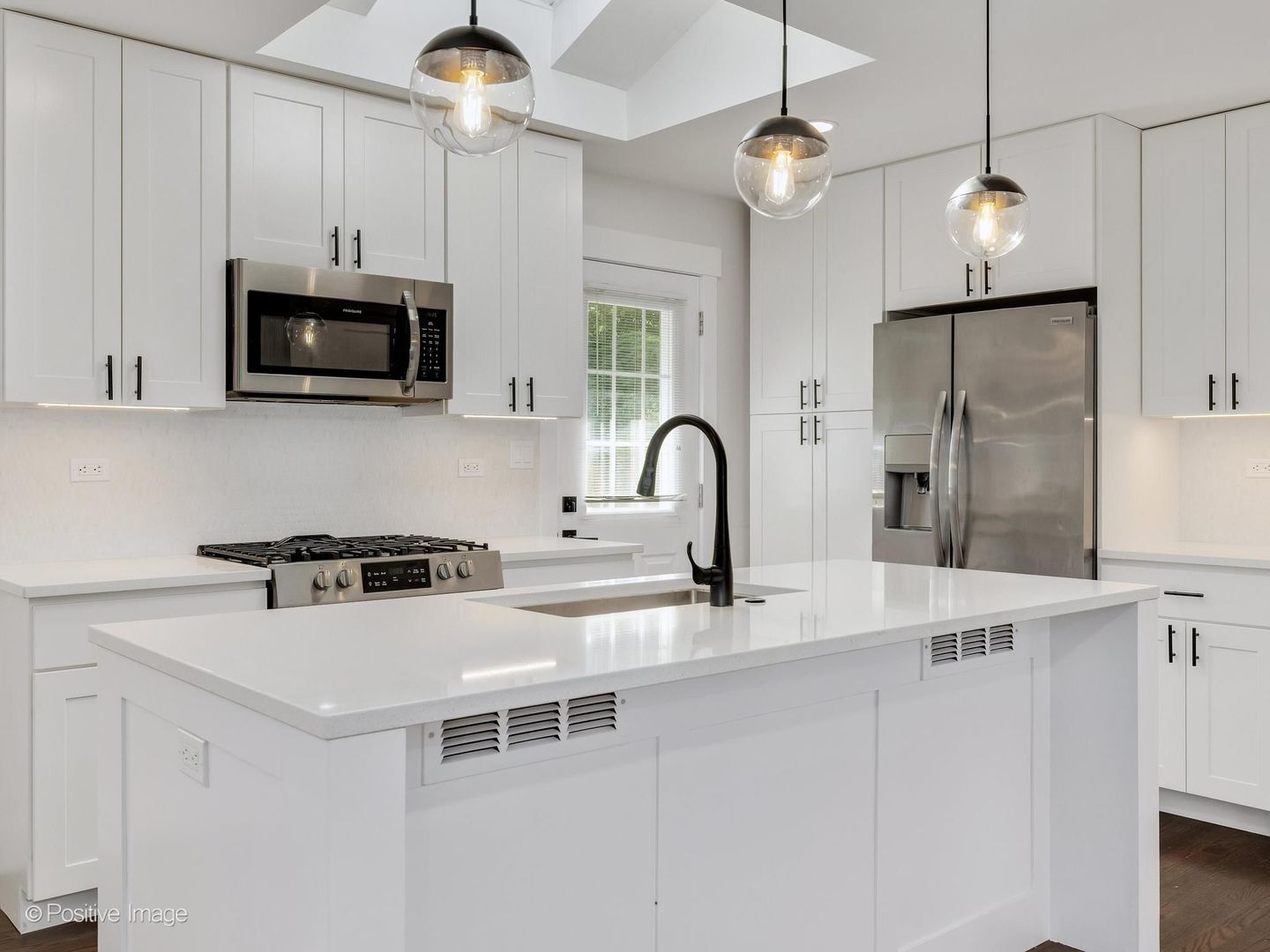 808 Delles Road Wheaton, IL 60189 - Photo 9 of 27
