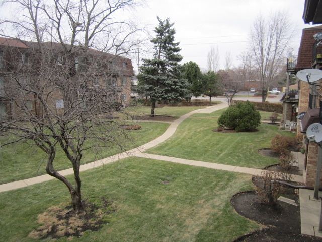 115 East Dundee Road, Unit 2N Wheeling, IL 60090 - Photo 13 of 16 a view of a outdoor space