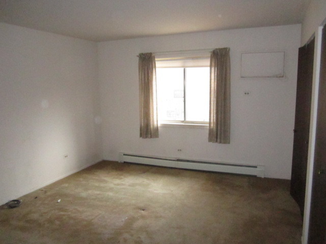 115 East Dundee Road, Unit 2N Wheeling, IL 60090 - Photo 6 of 16 an empty room with a window