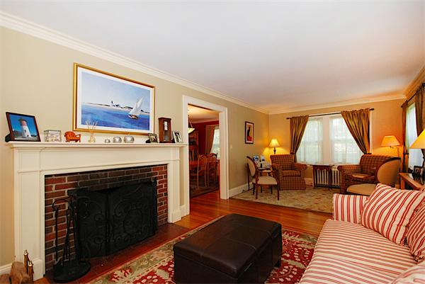 189 Carlton Road Newton, MA 02468 - Photo 13 of 30
