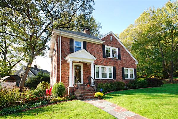 189 Carlton Road Newton, MA 02468 - Photo 3 of 30