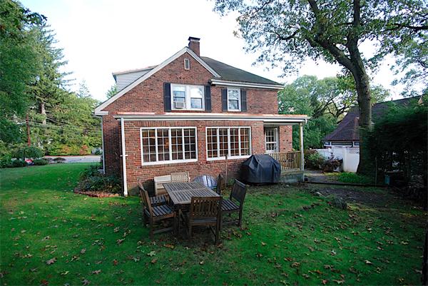 189 Carlton Road Newton, MA 02468 - Photo 8 of 30