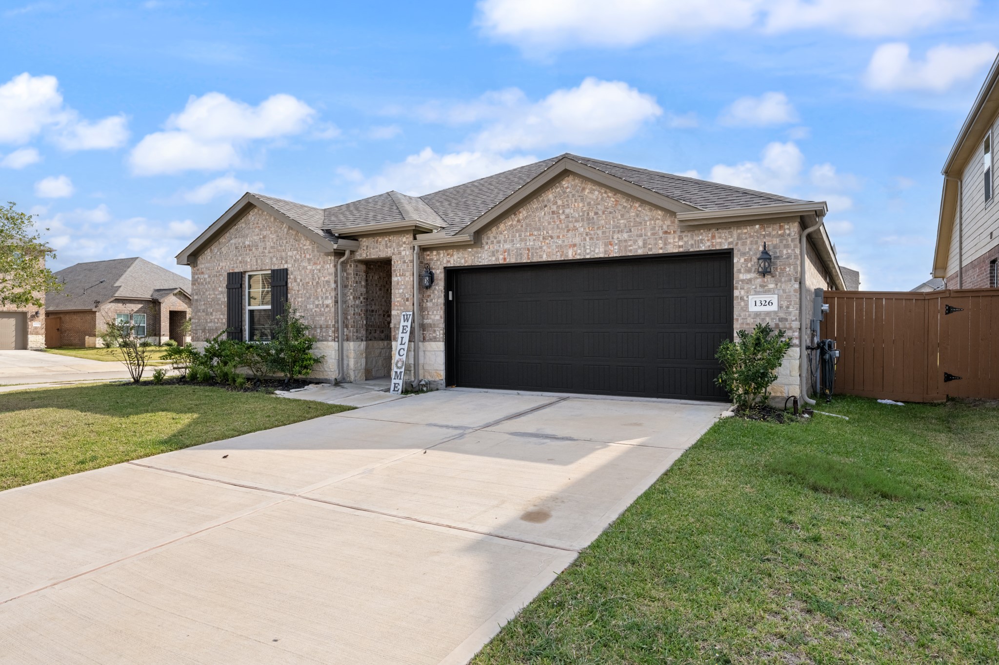 1326 Taft Pt Lane Rosharon, TX 77583 - Photo 3 of 39