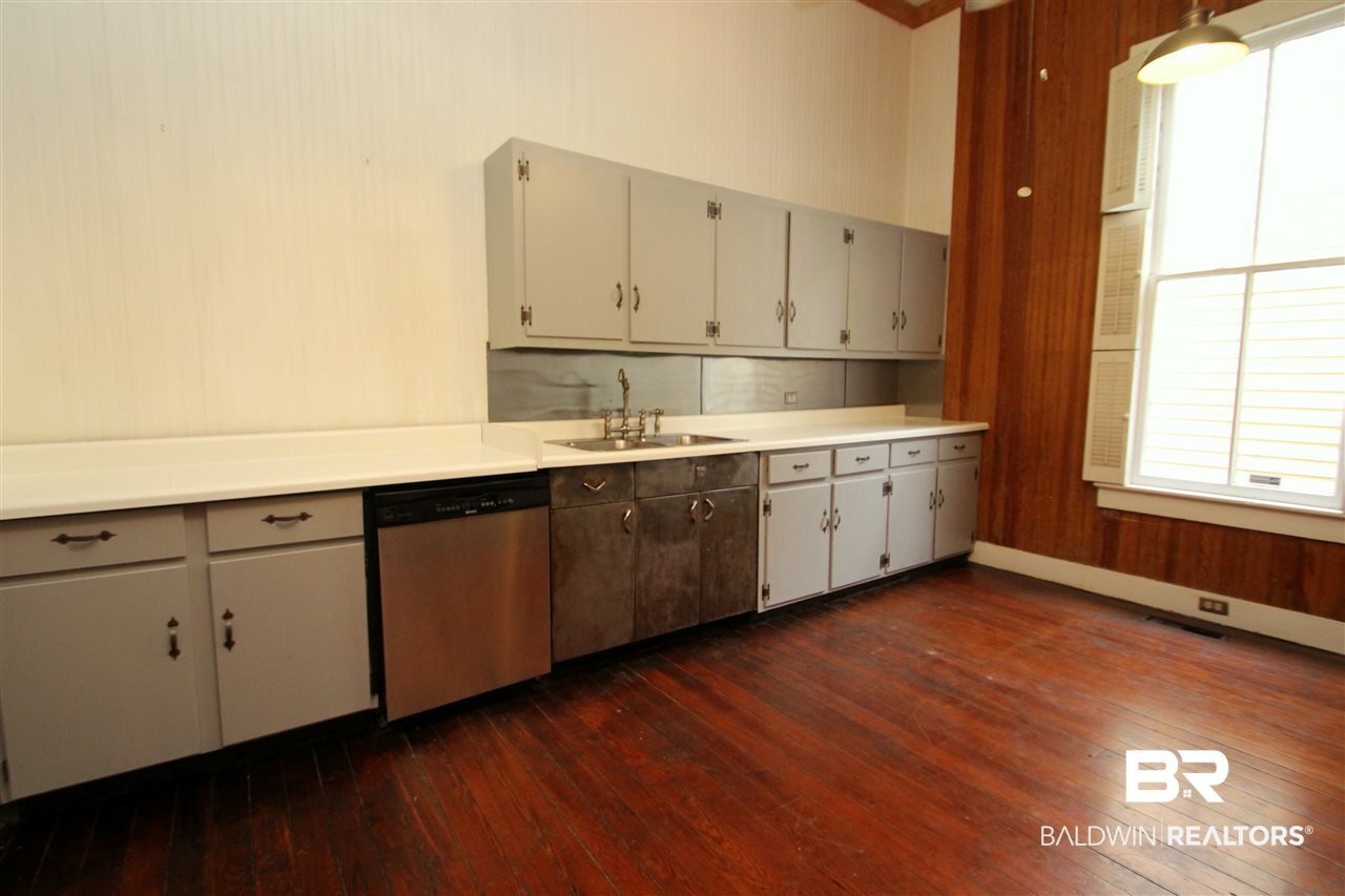 1121 Old Shell Road Mobile, AL 36604 - Photo 13 of 36