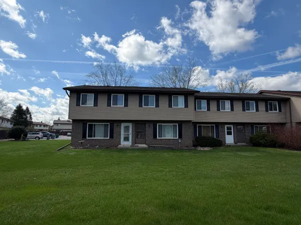 $209,900 | N115W16524 Abbey Court, Unit 5, Germantown, WI 53022