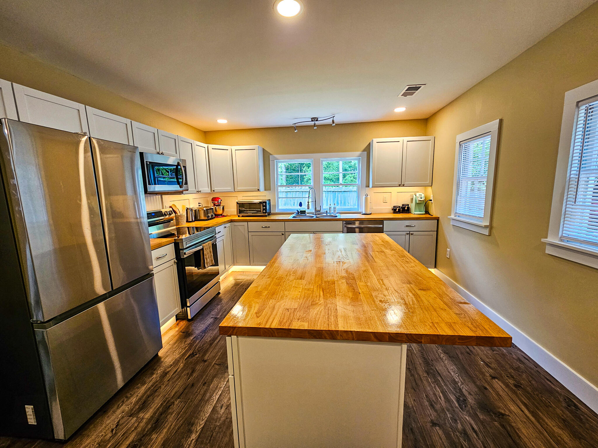 212 Hickory Street Walterboro, SC 29488 - Photo 18 of 39 20240719_143413