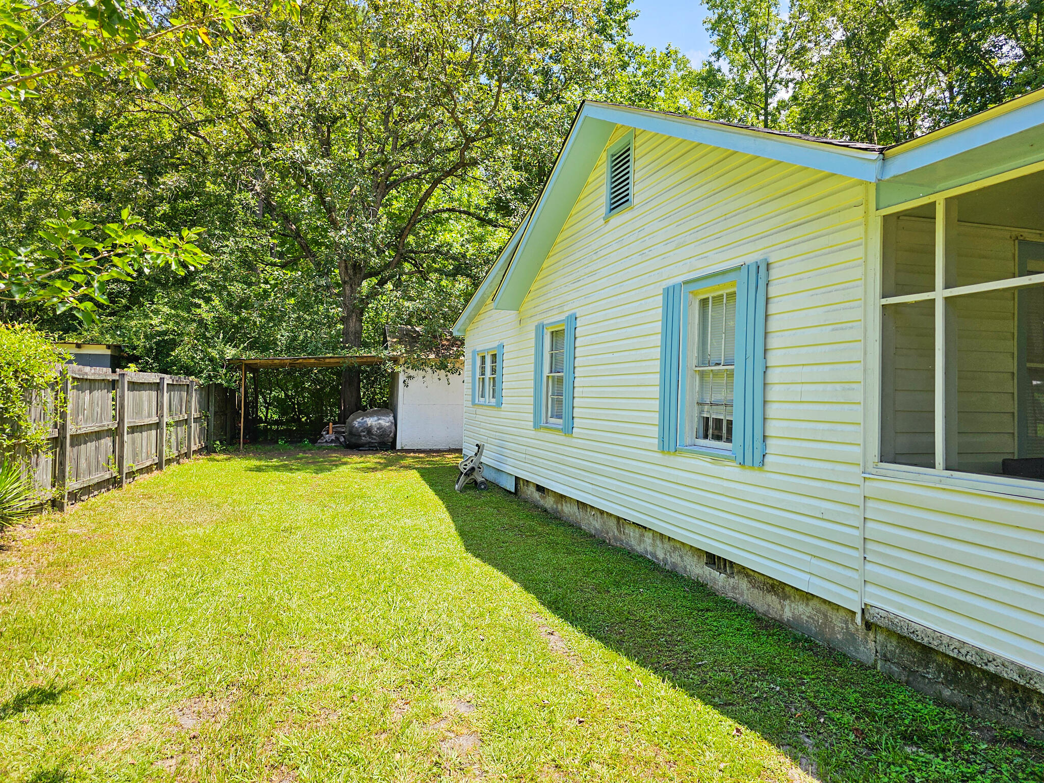 212 Hickory Street Walterboro, SC 29488 - Photo 5 of 39 20240719_135719