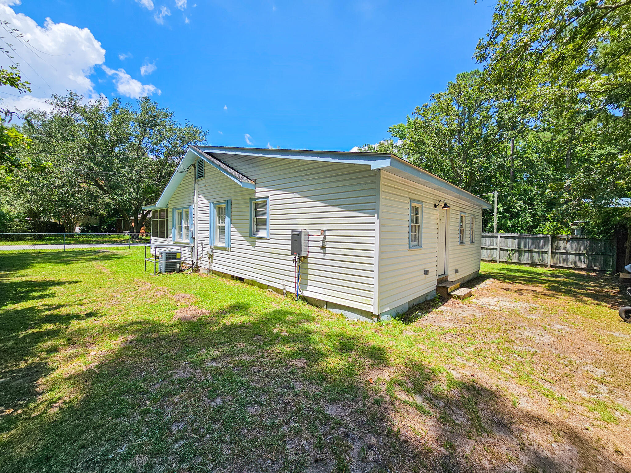 212 Hickory Street Walterboro, SC 29488 - Photo 7 of 39 20240719_135831