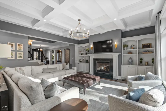 $2,500,000 | 6900 Oldfields Lane, Zionsville, IN 46077