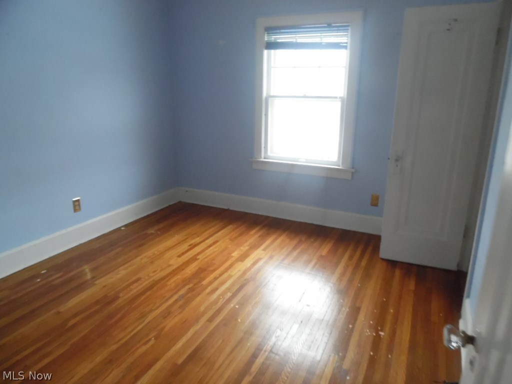 890 Helmsdale Road Cleveland Heights, OH 44112 - Photo 11 of 16