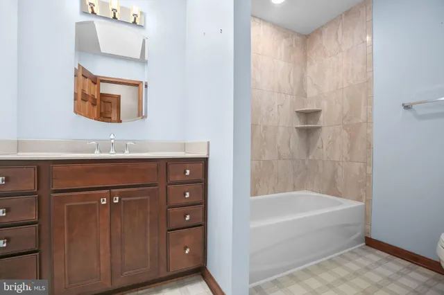 $584,999 | 7 Dinwiddie Court, Fredericksburg, VA 22405