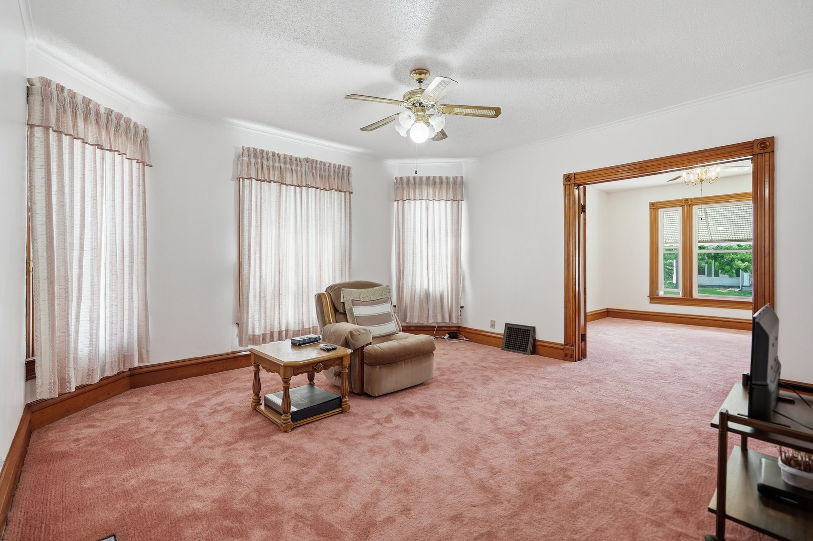 2707 Pershing Boulevard Clinton, IA 52732 - Photo 7 of 29