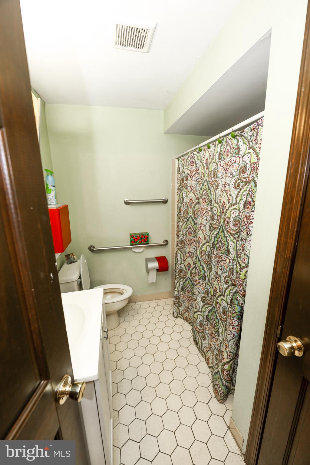 232 Long Lane Upper Darby, PA 19082 - Photo 25 of 29 a bathroom with a sink toilet and shower