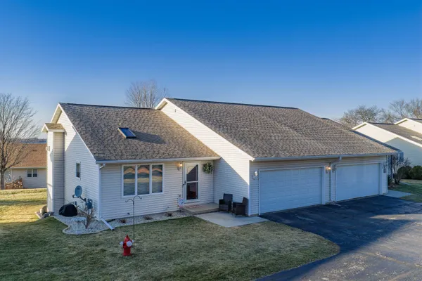 $259,900 | 121 Martha Street, Beaver Dam, WI 53916
