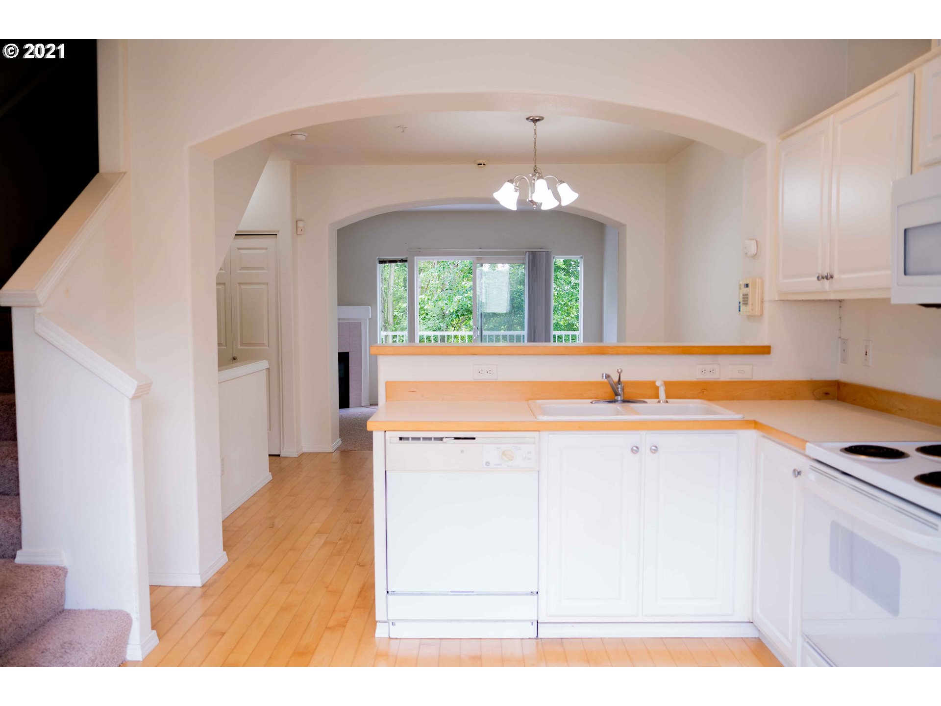 13980 Southwest Scholls Ferry Road, Unit 103 Beaverton, OR 97007 - Photo 6 of 23 Gallery Image 6