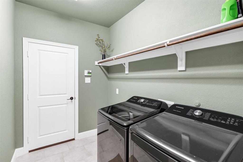 5241 Ranchero Trail Fort Worth, TX 76126 - Photo 23 of 29 a close up of a stove top oven