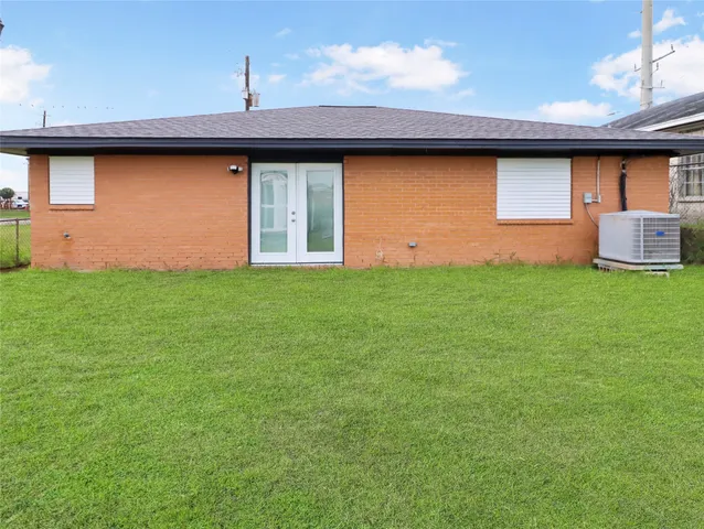a front view of house with yard