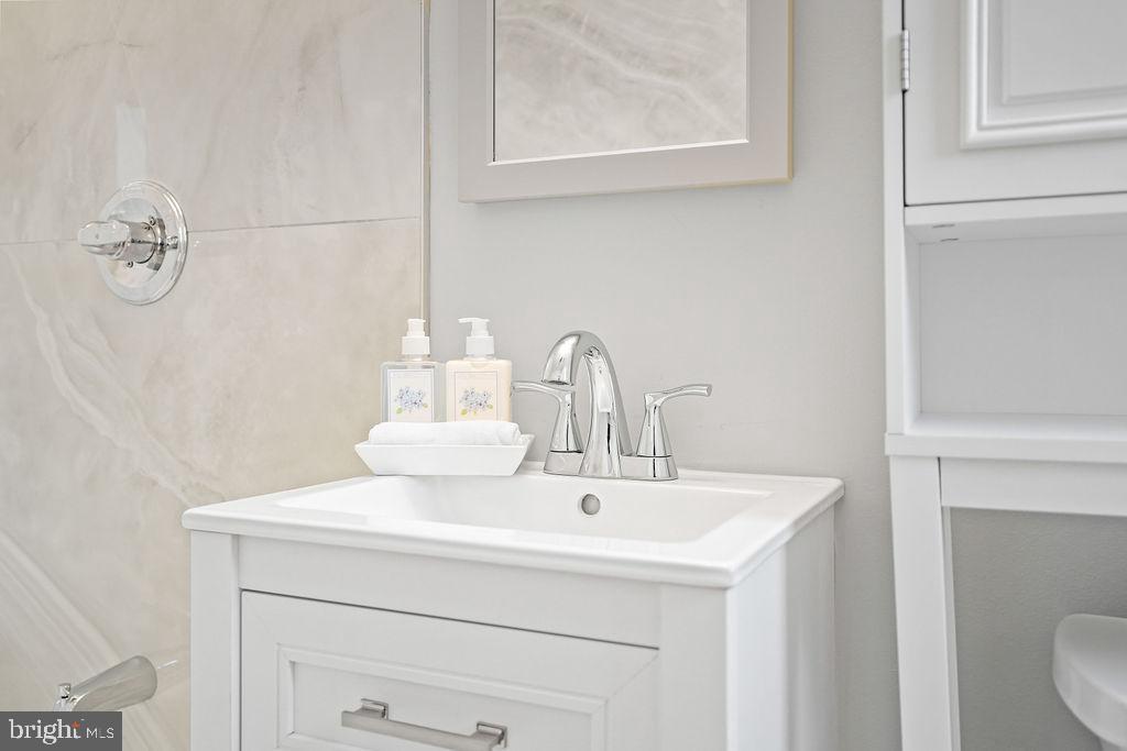 13 Ridge Road Greenbelt, MD 20770 - Photo 14 of 32 a bathroom with a sink and a mirror