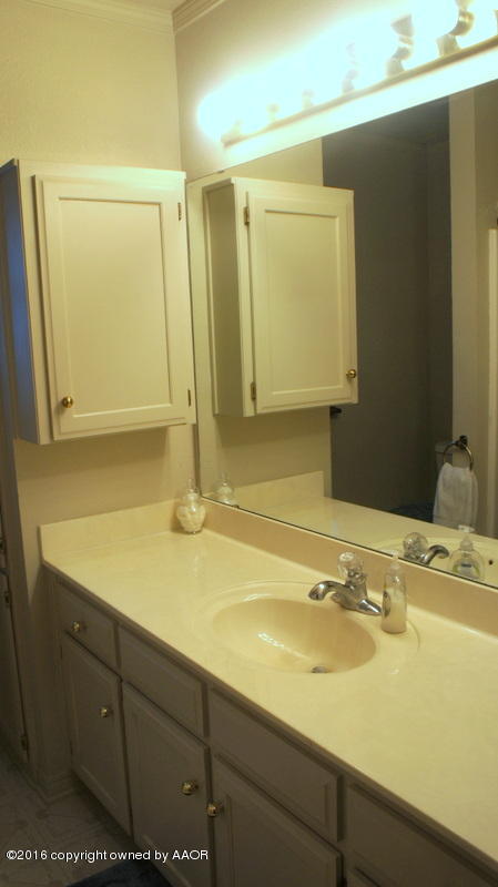 7261 Bayswater Road Amarillo, TX 79109 - Photo 13 of 19 Guest Bath