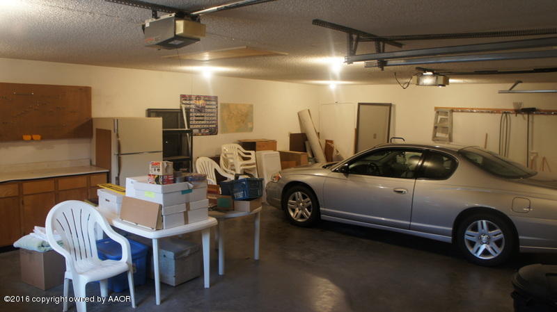 7261 Bayswater Road Amarillo, TX 79109 - Photo 18 of 19 Garage