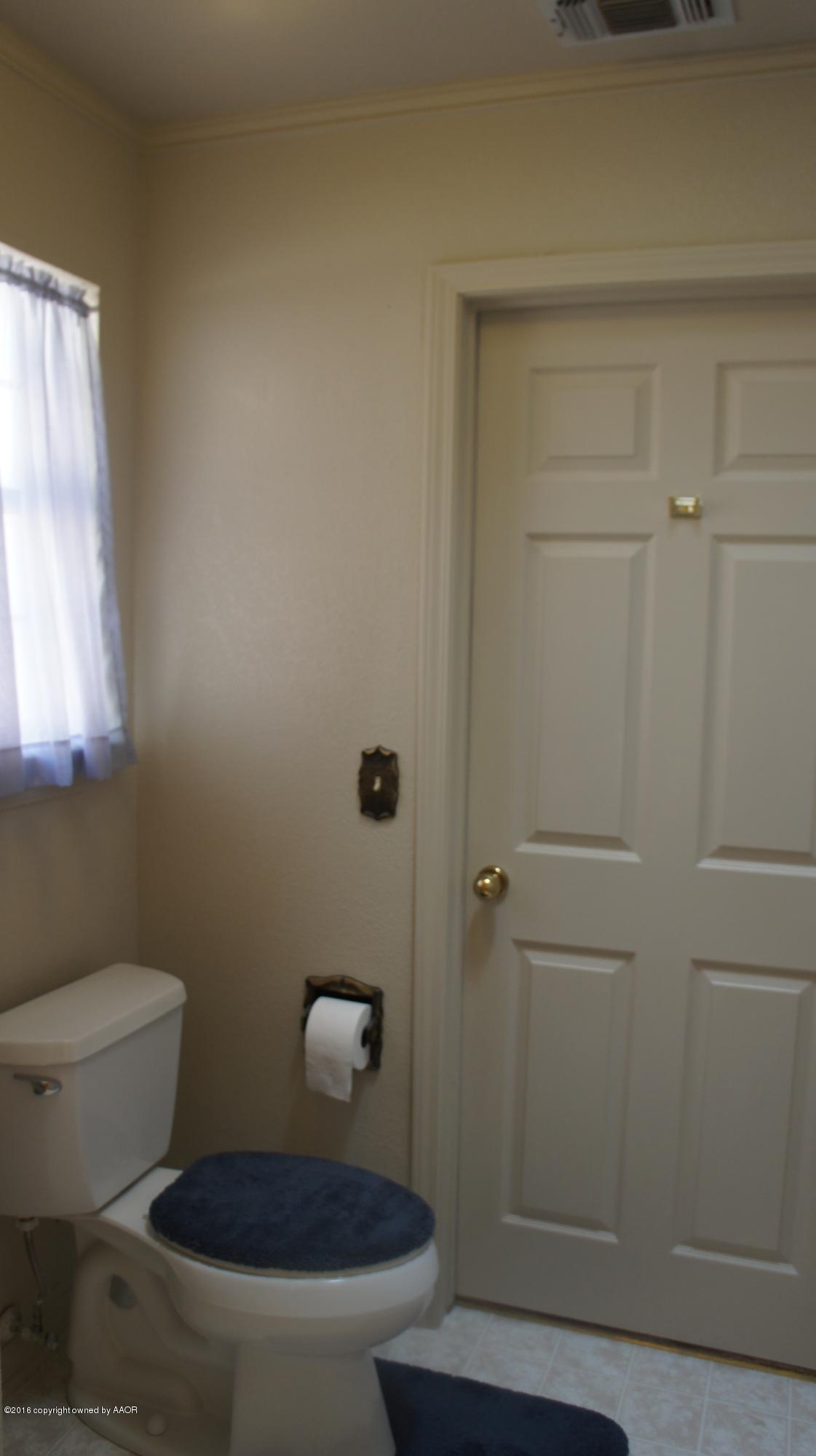 7261 Bayswater Road Amarillo, TX 79109 - Photo 10 of 19 Master Bathroom