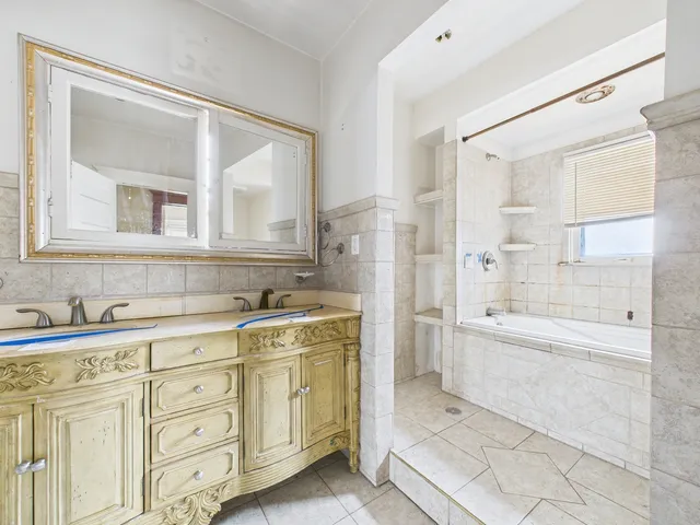 $174,900 | 5830 West Race Avenue, Chicago, IL 60644