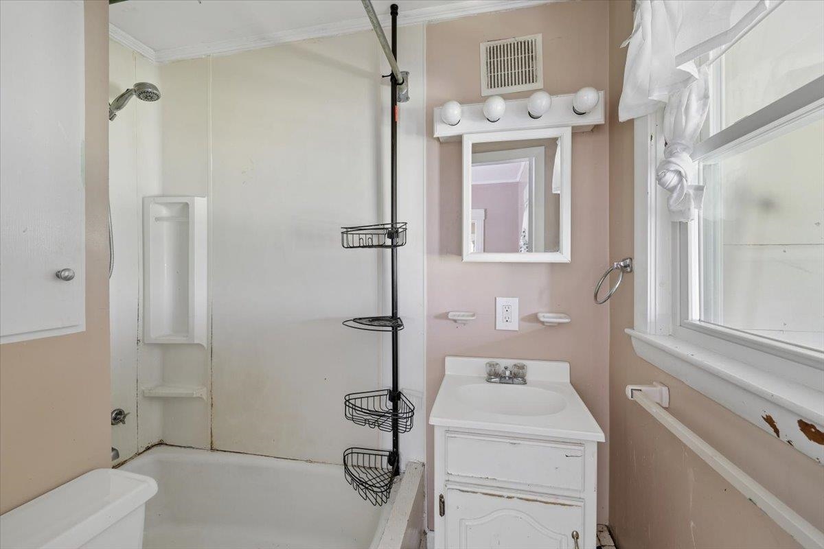 336 Spruce Street Manchester, NH 03103 - Photo 21 of 44