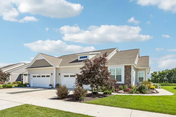 $559,900 | W252-n6634 Aspen Way, Sussex, WI 53089
